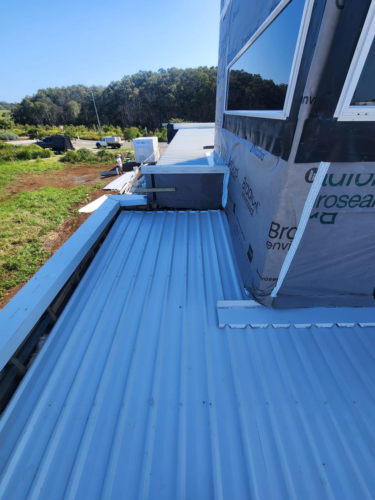 Metal roof sheets and flashing at a parapet wall